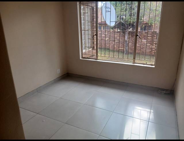 3 BEDROOM HOUSE FOR SALE IN THATCHFIELD ESTATE